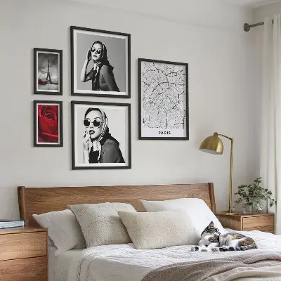 Modernes Wandbilder-Set mit Motiven der Pariser Mode