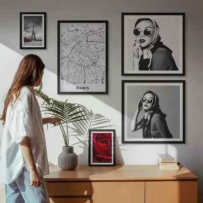 Modernes Wandbilder-Set mit Motiven der Pariser Mode