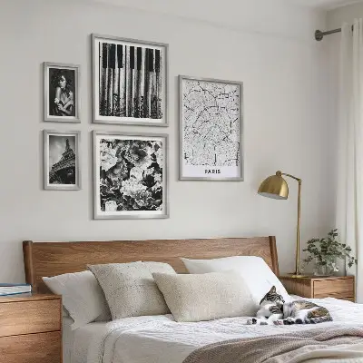 Bilderset fürs Sofa mit eleganter Architektur im Pariser Stil