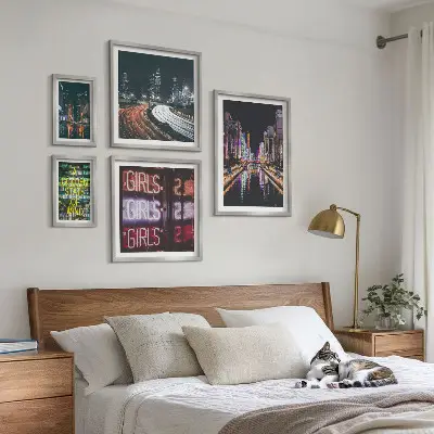 Bildergalerie-Set für die Wand Moderne Stadt bei Nacht mit Neonlicht
