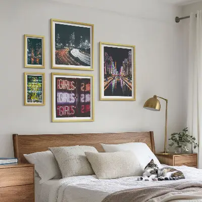 Bildergalerie-Set für die Wand Moderne Stadt bei Nacht mit Neonlicht