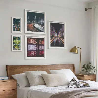 Bildergalerie-Set für die Wand Moderne Stadt bei Nacht mit Neonlicht