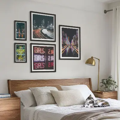 Bildergalerie-Set für die Wand Moderne Stadt bei Nacht mit Neonlicht