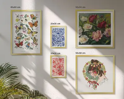 Modernes Wandbilder-Set mit Blumen, Schmetterlingen und Vintage-Dekorationen