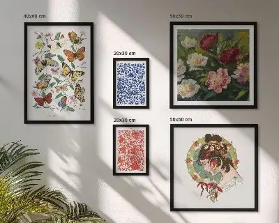 Modernes Wandbilder-Set mit Blumen, Schmetterlingen und Vintage-Dekorationen
