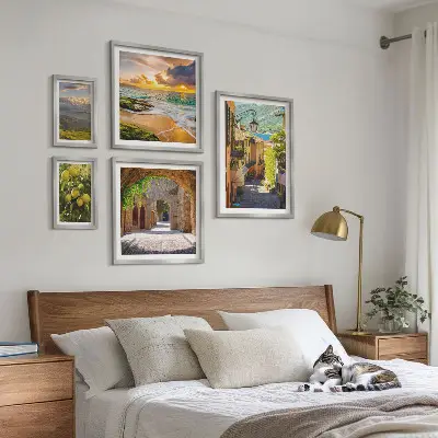 Bilderset für das Sofa mit charmanten Straßen und Landschaften