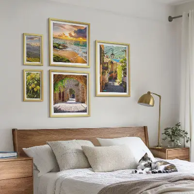 Bilderset für das Sofa mit charmanten Straßen und Landschaften