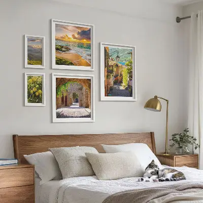 Bilderset für das Sofa mit charmanten Straßen und Landschaften