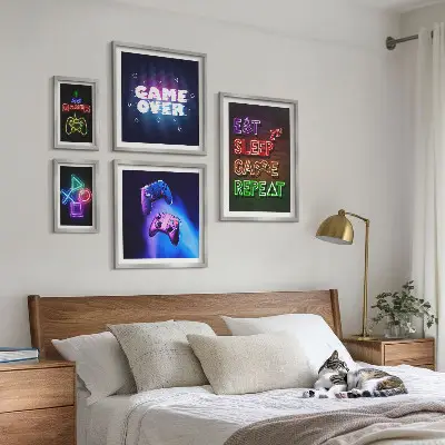 Bilderset fürs Sofa mit Neon-Computerspielmotiven