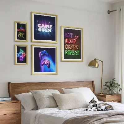 Bilderset fürs Sofa mit Neon-Computerspielmotiven