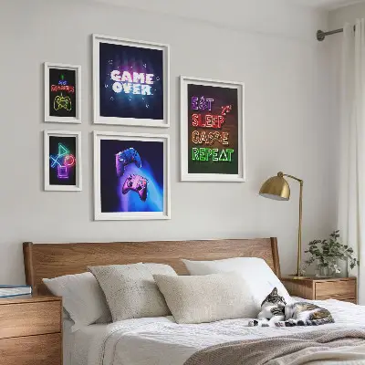 Bilderset fürs Sofa mit Neon-Computerspielmotiven