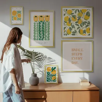 Modernes Wandbilder-Set mit Blumen, Zitrusfrüchten und positiven Slogans