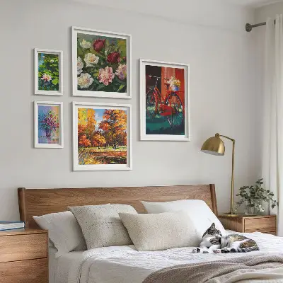 Bilderset für das Sofa mit Blumen in der Frühlingslandschaft