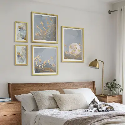 Bildergalerie-Set für die Wand mit dem Motiv stilvolle Vögel lassen die Blätter grau erscheinen