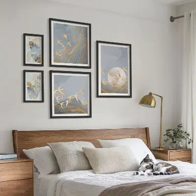 Bildergalerie-Set für die Wand mit dem Motiv stilvolle Vögel lassen die Blätter grau erscheinen