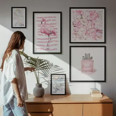 Bilderset fürs Sofa mit stilvollen rosa Flamingoblumen-Akzenten