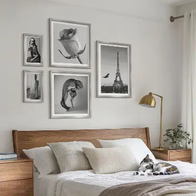 Bilderset fürs Sofa im stilvollen Schwarz-Weiß-Design mit Paris-Motiv