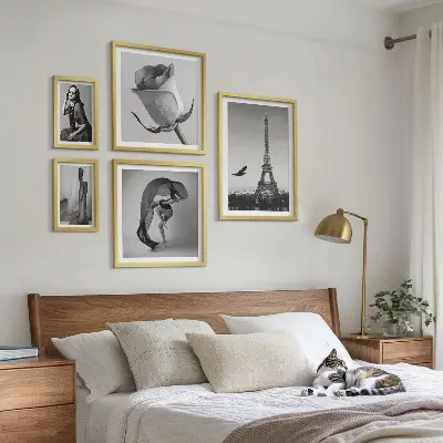 Bilderset fürs Sofa im stilvollen Schwarz-Weiß-Design mit Paris-Motiv