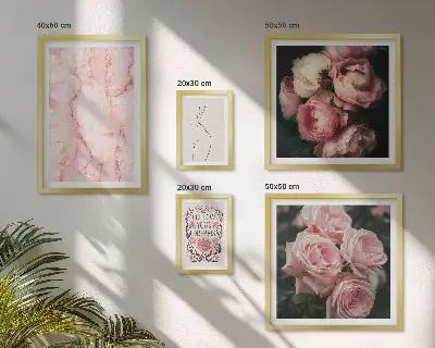 Modernes Wandbilder-Set mit rosa Blumen im Boho-Stil