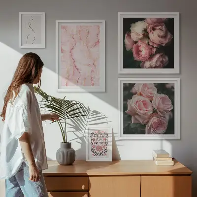Modernes Wandbilder-Set mit rosa Blumen im Boho-Stil