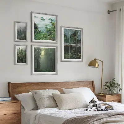 Modernes Wandbilder-Set mit grünen Landschaften, Wäldern und Vegetation