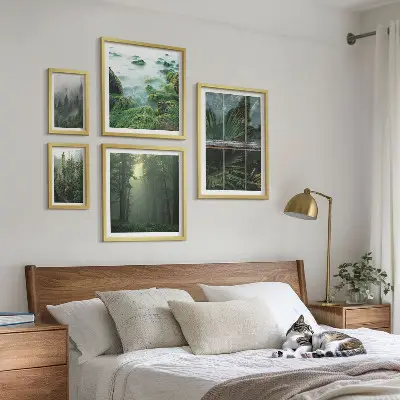 Modernes Wandbilder-Set mit grünen Landschaften, Wäldern und Vegetation