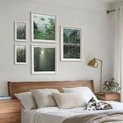 Modernes Wandbilder-Set mit grünen Landschaften, Wäldern und Vegetation