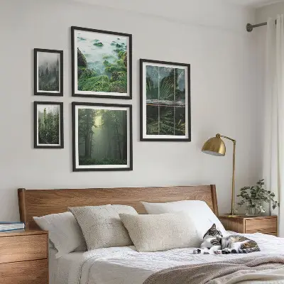 Modernes Wandbilder-Set mit grünen Landschaften, Wäldern und Vegetation