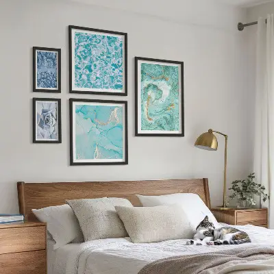 Bildergalerie-Set für die Wand mit stilvollen türkisblauen Akzenten