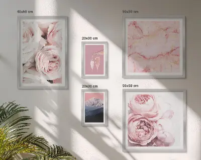 Modernes Wandbilderset mit eleganten rosa Blütenakzenten