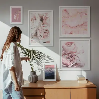 Modernes Wandbilderset mit eleganten rosa Blütenakzenten