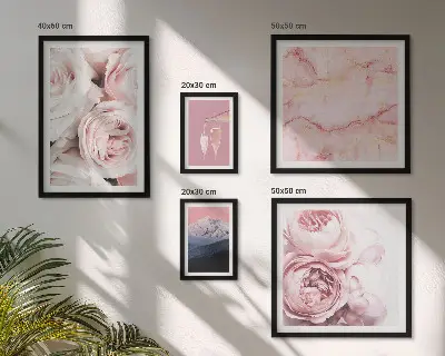 Modernes Wandbilderset mit eleganten rosa Blütenakzenten