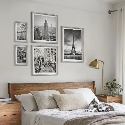 Bilderset für das Sofa mit Stadtlandschaften und architektonischen Ikonen
