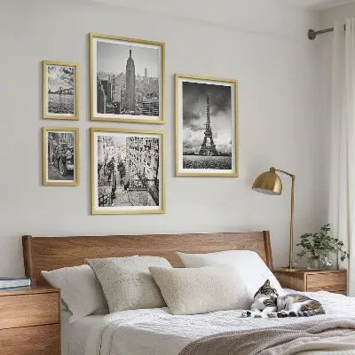 Bilderset für das Sofa mit Stadtlandschaften und architektonischen Ikonen