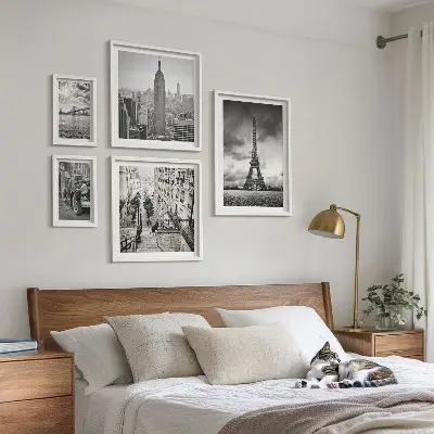 Bilderset für das Sofa mit Stadtlandschaften und architektonischen Ikonen