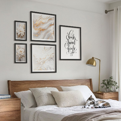 Bilderset fürs sofa Stilvolles Interieur mit Blumenmuster und Marmor