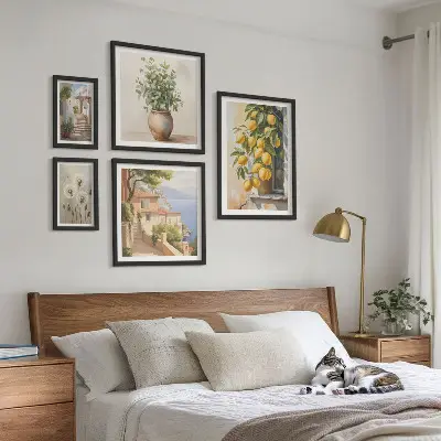 Bilderset fürs Sofa mit Zitrusakzenten im mediterranen Stil