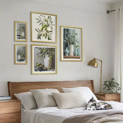 Wandbilder-Set mit grünen Olivenblüten im skandinavischen Stil
