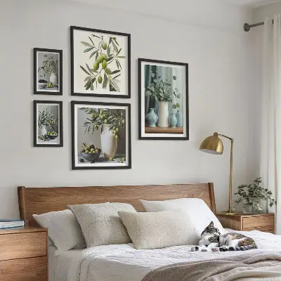 Wandbilder-Set mit grünen Olivenblüten im skandinavischen Stil