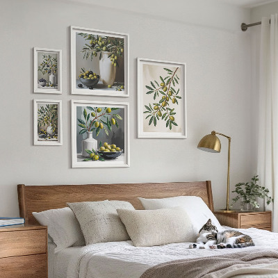 Modernes wandbilder-set Olivfarbene Akzente in einem rustikalen Interieur
