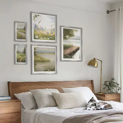 Bildergalerie-Set für die Wand mit friedlichen Landschaften und einer Wiesenbrücke