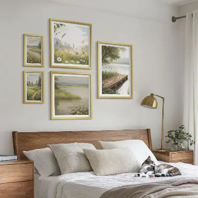 Bildergalerie-Set für die Wand mit friedlichen Landschaften und einer Wiesenbrücke