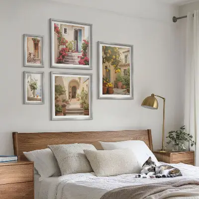 Modernes Wandbilder-Set mit Motiven von Straßen, Blumen und Zitrusfrüchten aus der Provence