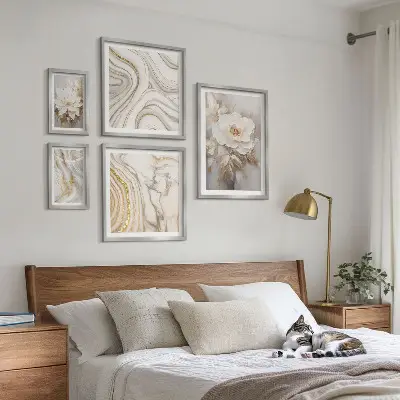 Bildergalerie-Set für die Wand mit abstrakten floralen Motiven in Eleganz