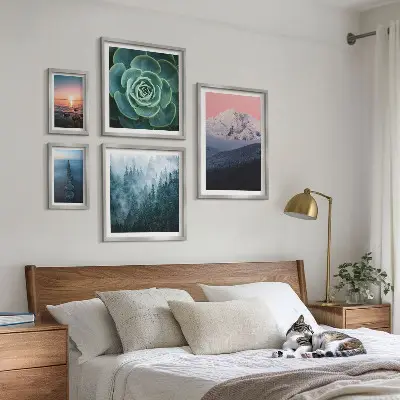 Modernes Wandbilder-Set mit Landschaften von Bergen und Meer im Boho-Stil