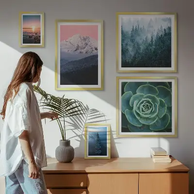 Modernes Wandbilder-Set mit Landschaften von Bergen und Meer im Boho-Stil