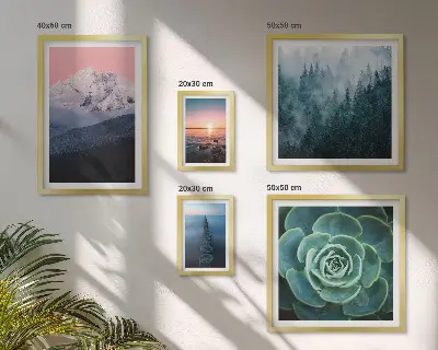 Modernes Wandbilder-Set mit Landschaften von Bergen und Meer im Boho-Stil
