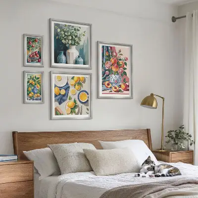 Modernes Wandbilder-Set mit Blumen- und Frucht-Kompositionen