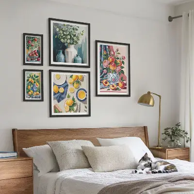 Modernes Wandbilder-Set mit Blumen- und Frucht-Kompositionen