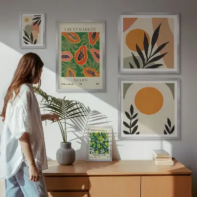 Modernes Wandbilder-Set mit Retro-Motiven und tropischen Früchten